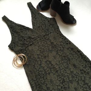 {Romeo + Juliet Couture} Lace Sheath Dress